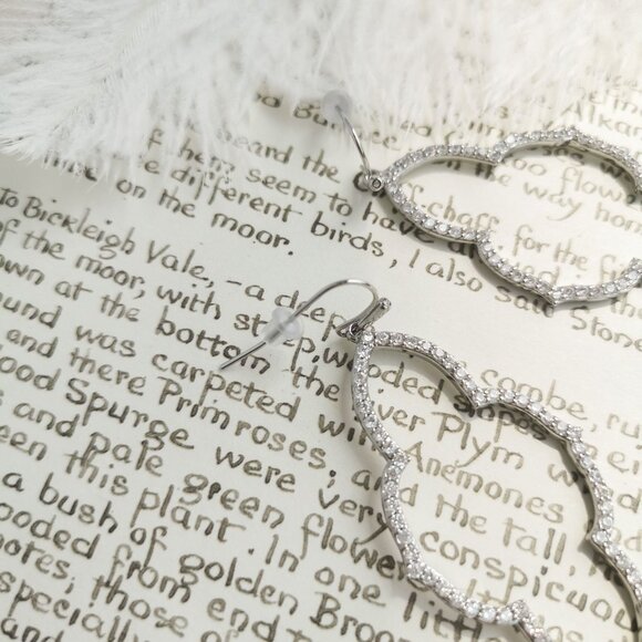 Kendra Scott Abbie White Crystal Silver Earrings - Picture 4 of 4